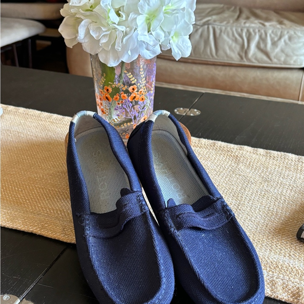 Hardly-worn Rothy’s navy blue The Driver” shoes. (Size W8)